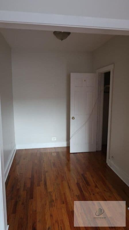 Building Photo - 4915 W Belle Plaine Ave