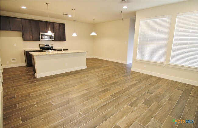 Building Photo - 741 Milestone Pk
