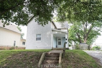 Building Photo - 831 S Webster St