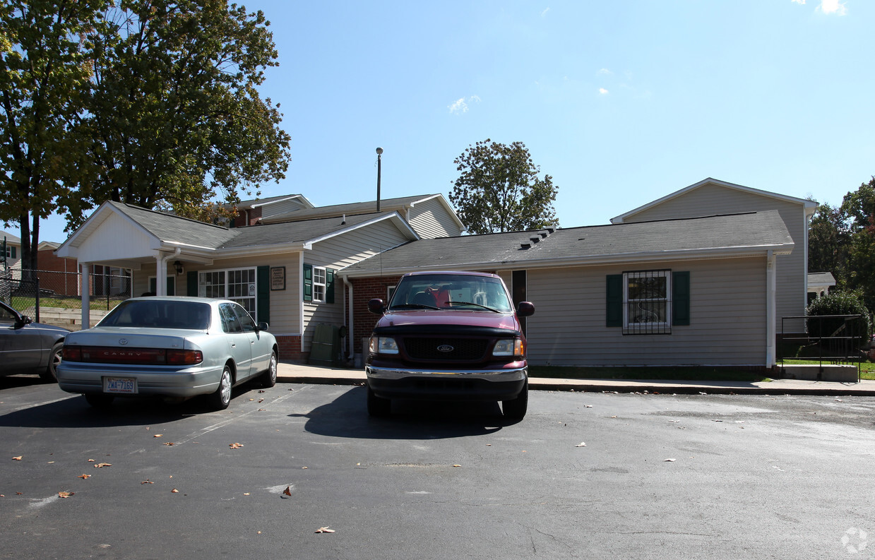 Foto del edificio - Oakley Square Apartments