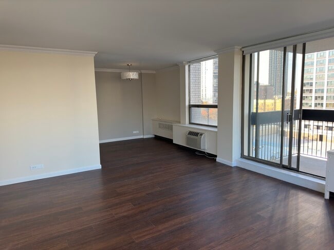 Building Photo - 1460 N Sandburg Terrace