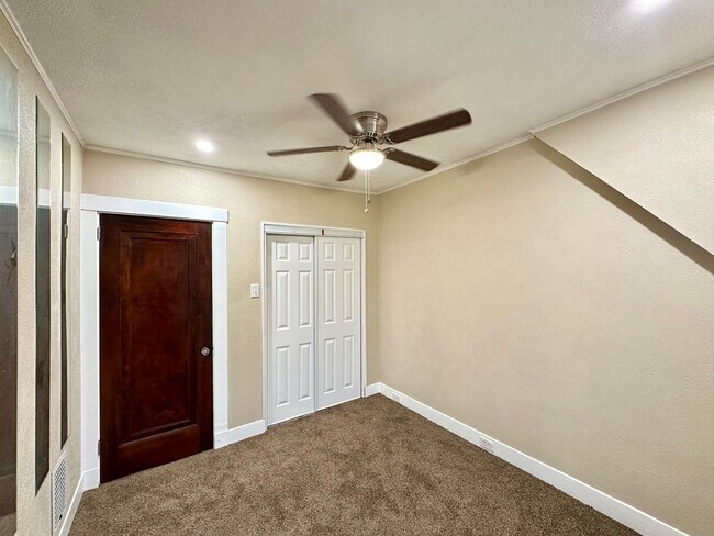 Foto del edificio - 638 Hazelwood Avenue - Apt 2