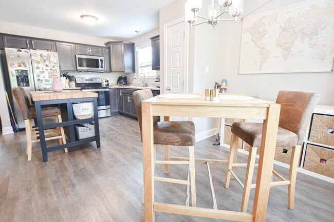 Building Photo - Pet Friendly Three Bedroom!