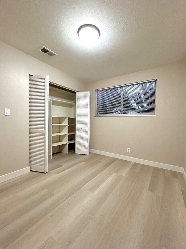 Foto del edificio - 3416 Mt St Helena Dr