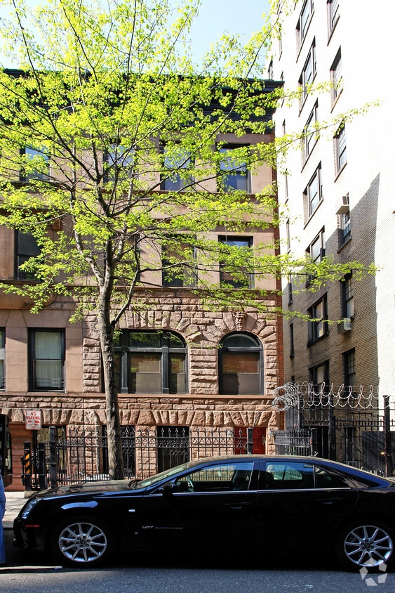 Building Photo - 262 W 88th St