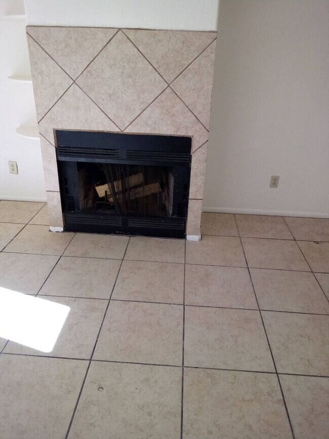 Foto del edificio - Nice 2 bedroom - 1 bath in Southside Tucson