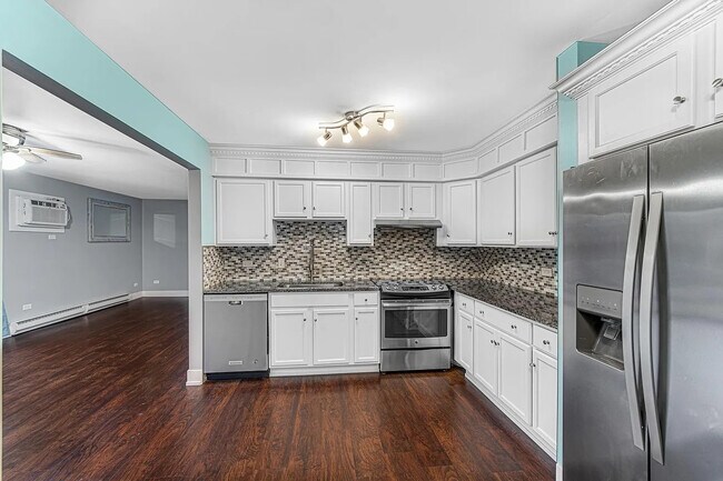 Building Photo - 15830 Terrace Dr