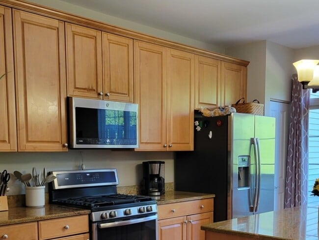 Building Photo - 2475 Waterbury Ln