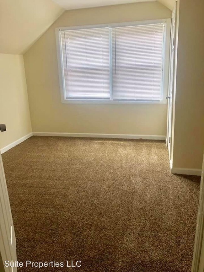Building Photo - 4 br, 1 bath House - 20285 Evergreen Rd