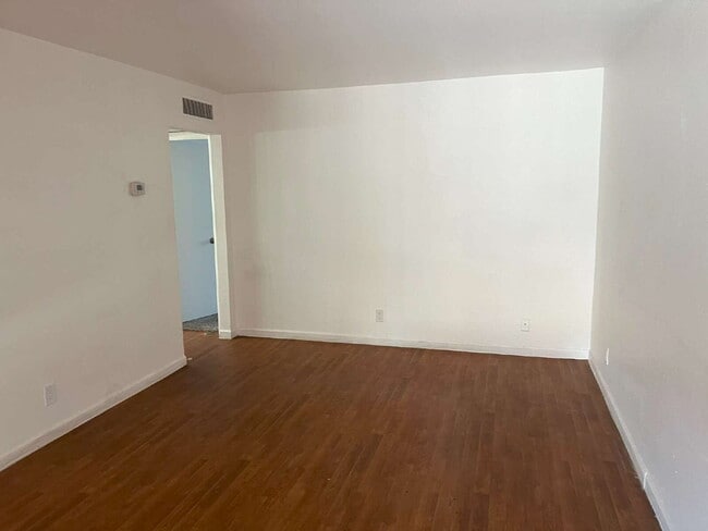 Photo - Great Location Near GCU – Newer A/C and Ea... Apartment