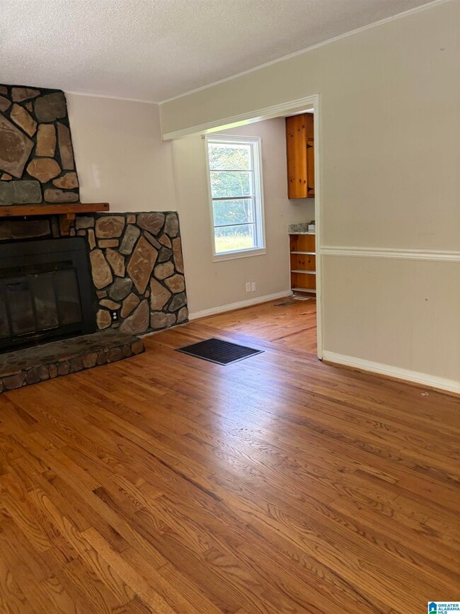 Building Photo - 1720 Home Garden Dr