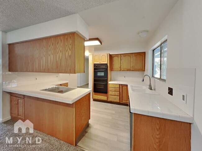 Building Photo - 455 Curry Dr