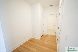 Building Photo - 128 Kingswood Ter