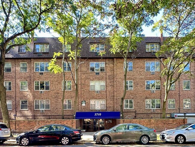 Building Photo - 3710 N Pine Grove Ave