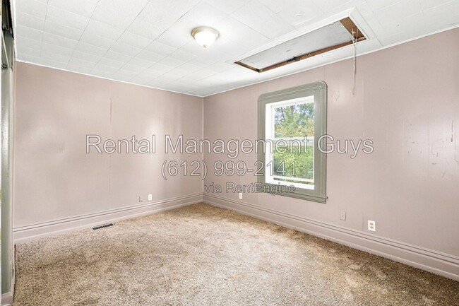 Building Photo - 2205 10th Ave S