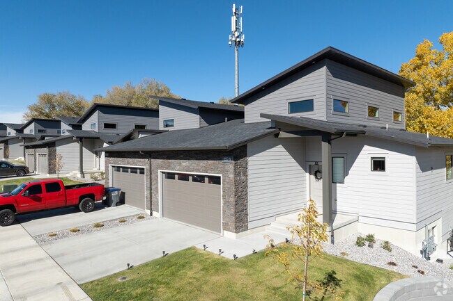 Building Photo - Rise Townhomes