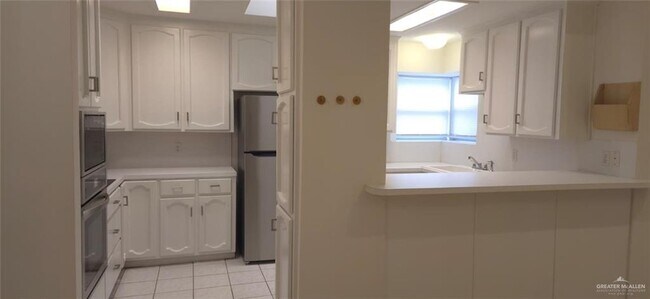 Foto del edificio - 11 Jasmine Ave W