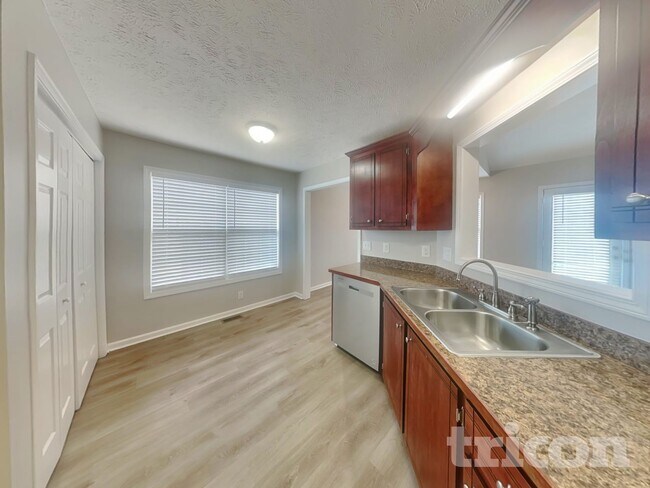 Building Photo - 1616 Broad Cir