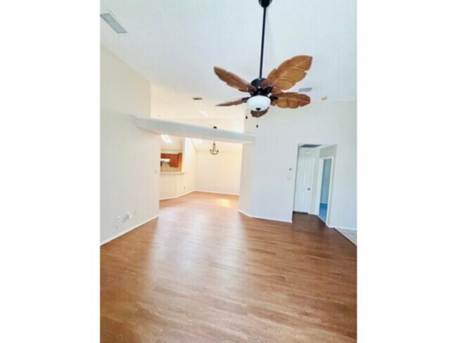 Foto del edificio - 932 Winchester Ln