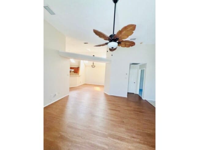 Photo - 932 Winchester Ln House