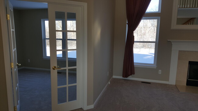 Building Photo - 2270 Hickory Point Dr
