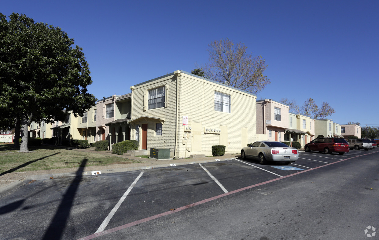 Primary Photo - Garland Oaks