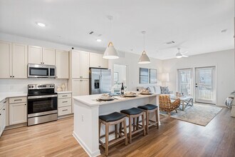 Primrose Apartments photo'
