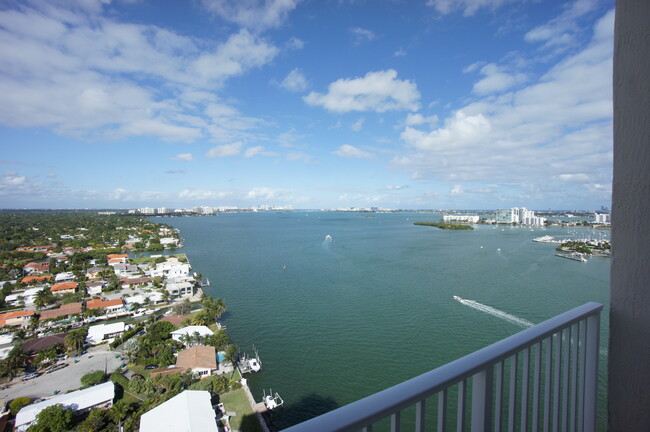 Scenery - Navette on the Bay