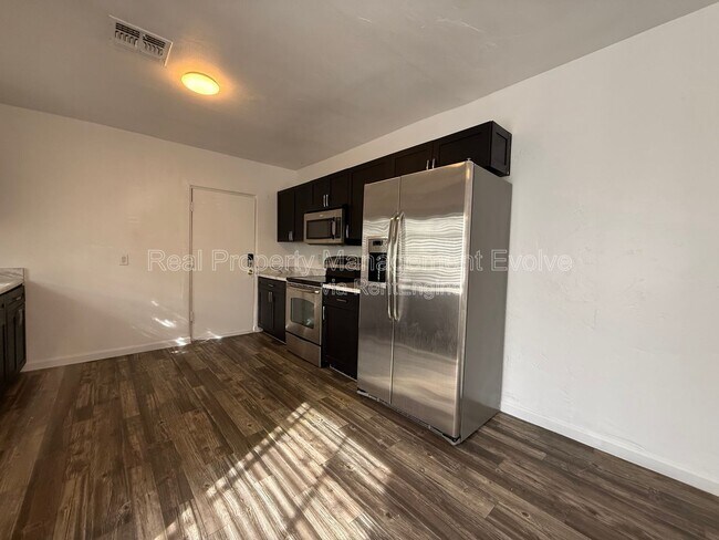 Foto del edificio - 3422 E Taylor St