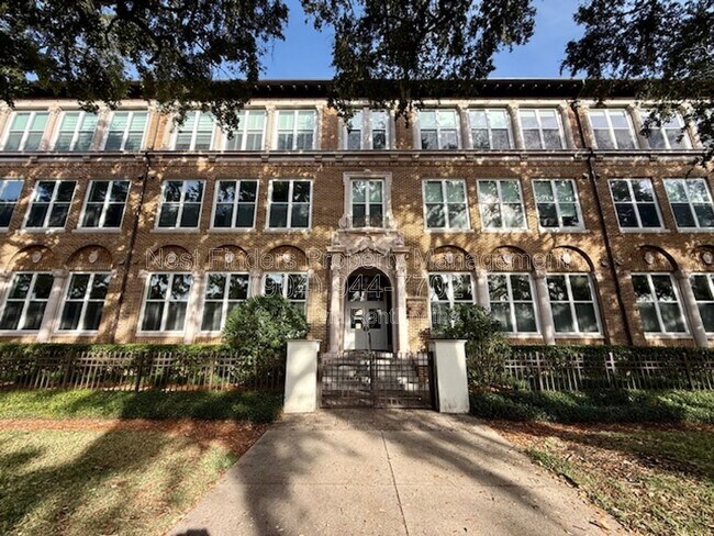 Foto del edificio - 2525 College St