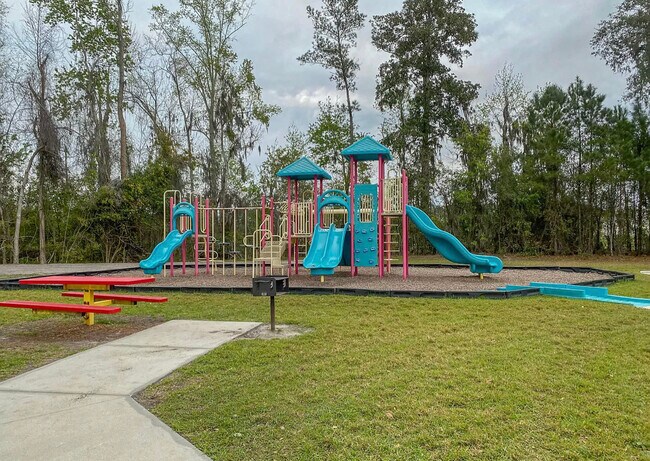 Foto del edificio - 8210 Green Parrot Rd
