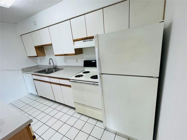 Foto del edificio - 4055 W McNab Rd