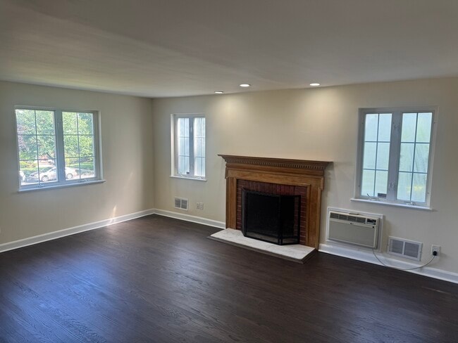 Photo - 27 Keogh Ln (New Rochelle, NY) House