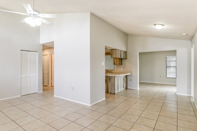 Foto del edificio - 8505 Luray Dr