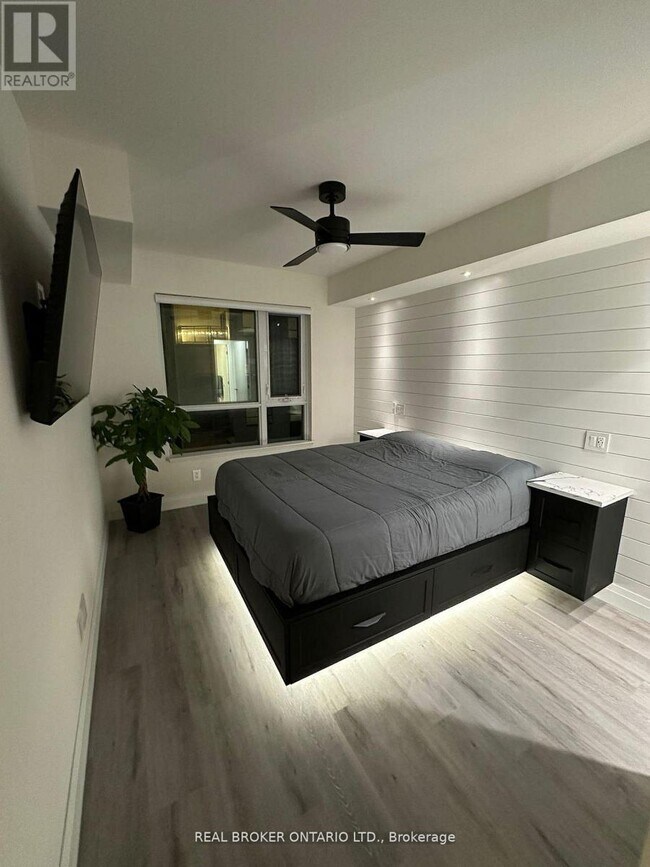 Photo du bâtiment - 58 Lakeside Ter