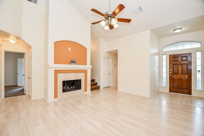 Foto del edificio - 1905 Creek Run Dr