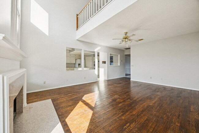Foto del edificio - "Coming Soon! Spacious 4-Bedroom, 2.5-Bath Living Meets Storybook Backyard Charm!"