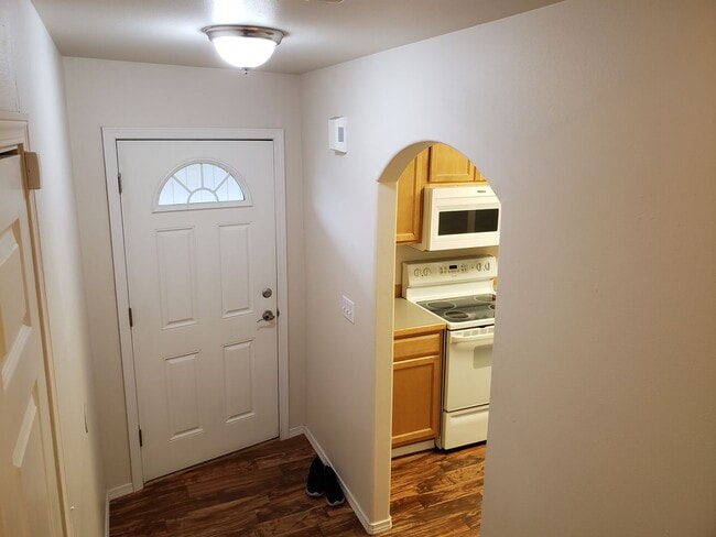 Foto del edificio - Beautiful, Conveniently Located Eagle River Townhome