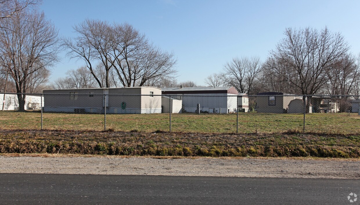 Building Photo - Treasure Park Creekside  