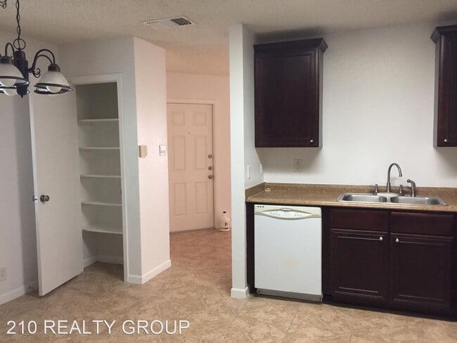 Building Photo - 4 br, 2 bath House - 9215 DE FRENE