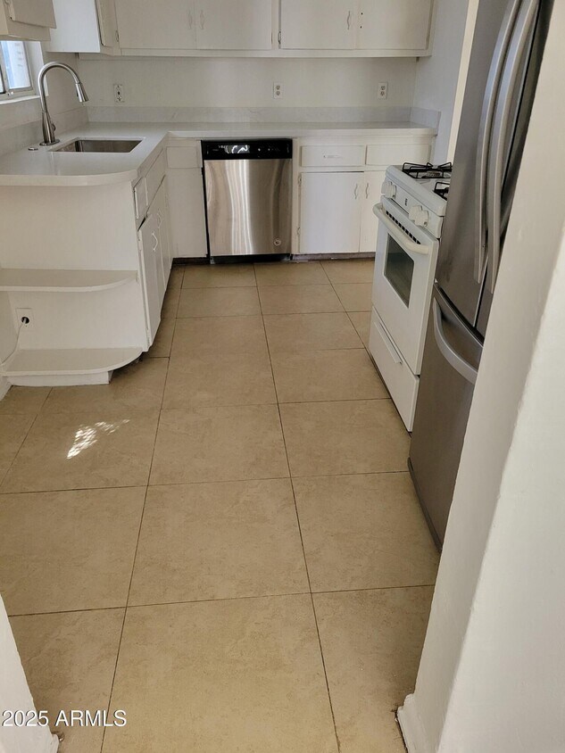 Primary Photo - 2138 E Turney Ave