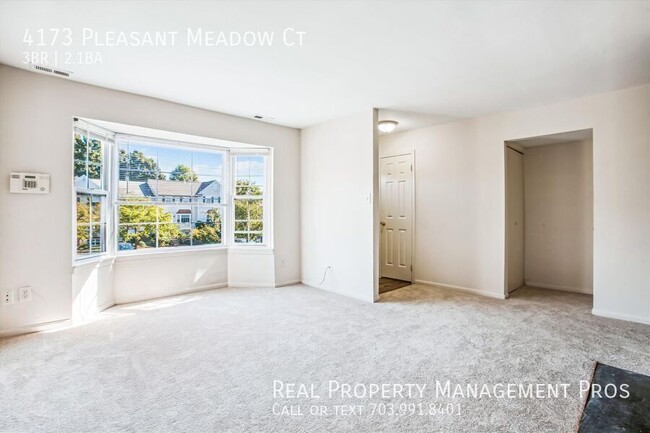 Building Photo - Qualify For a Zero Deposit/Deck Backs to T...