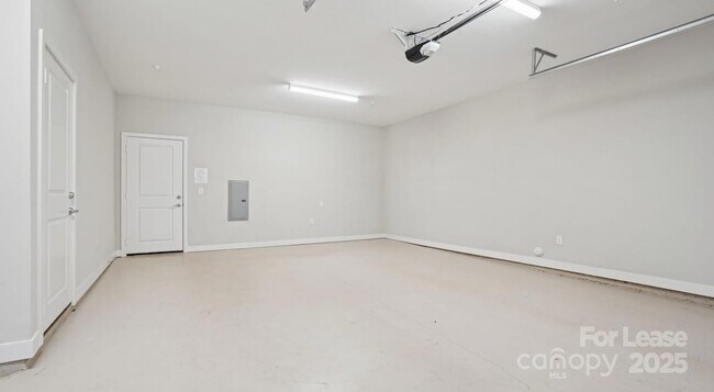 Building Photo - 4010 Waiting St