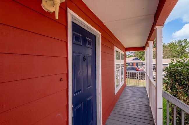 Building Photo - 144 Varsity Dr