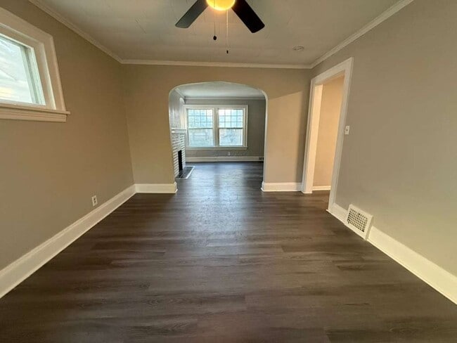 Building Photo - 3 BED 1 BATH BEAUTIFUL HOME IN CLEVELAND!