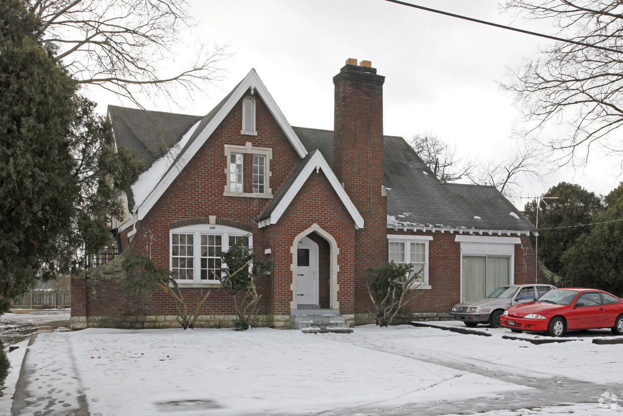 Primary Photo - 234 University Ave