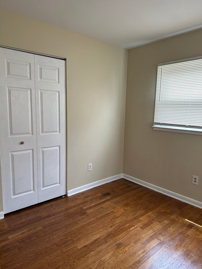 Building Photo - 2119 Jasmine Dr