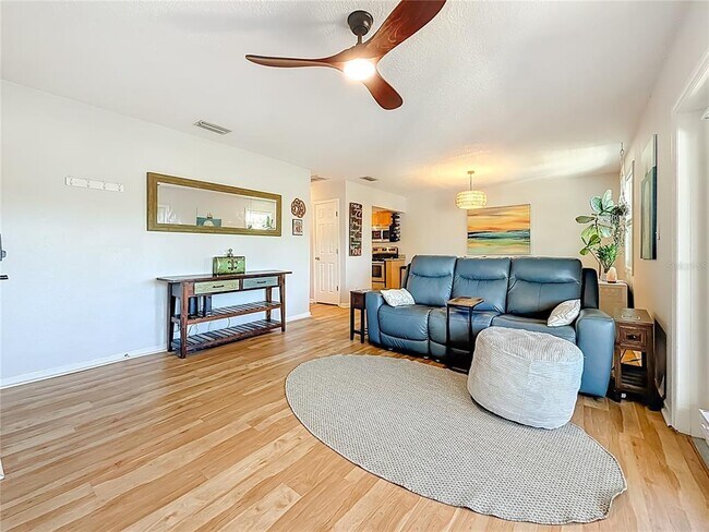 Building Photo - 3893 Pompano Dr SE