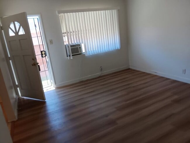 Foto del edificio - 12116 Rosecrans Ave