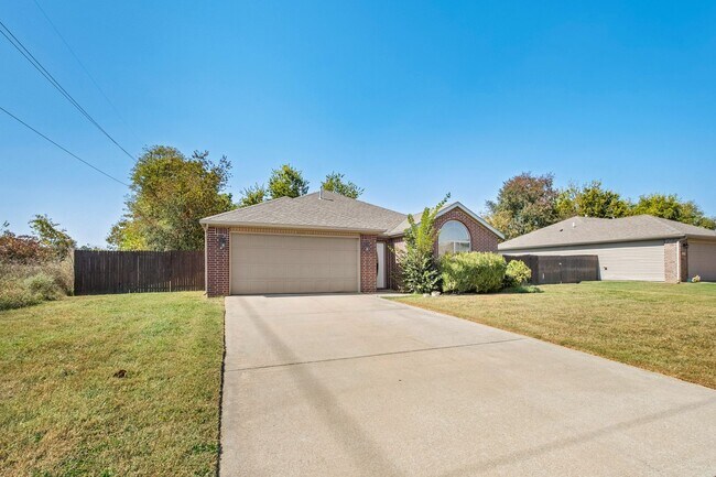 Building Photo - 160 Poplar Rd